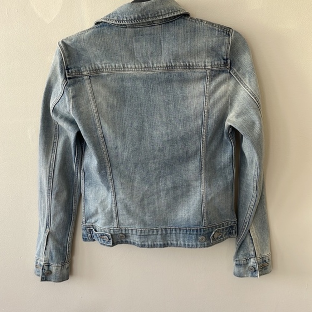 Levi's Light Wash Blue Denim Jacket - Picture 2 of 8